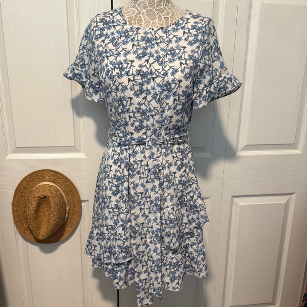 Banana Republic Floral Blue and White Dress new w/o tags 10